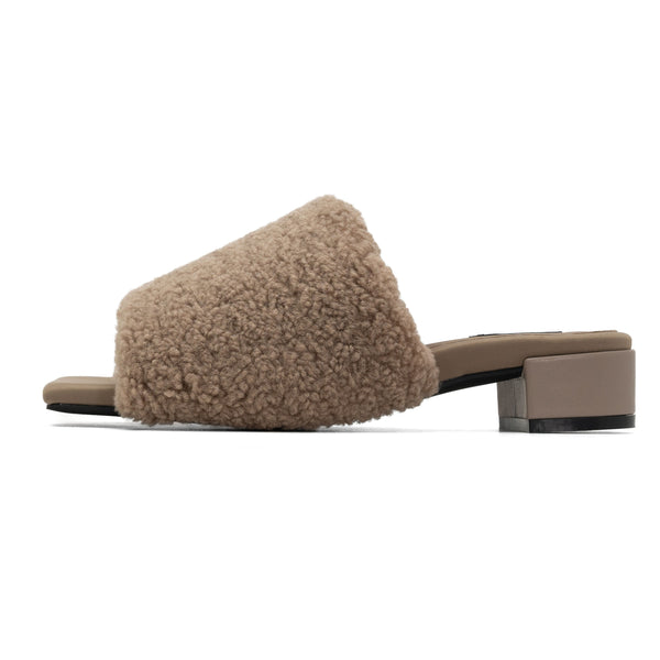 ROAM FUZZY SQUARE OAT FAUX SHEARLING