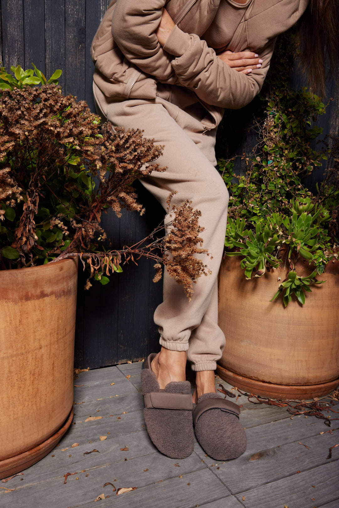 FUZZY LOAFER TAUPE – R0AM