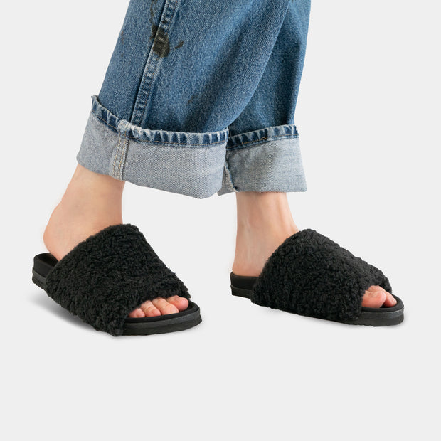 ROAM Fuzzy Slippers Black Faux Shearling